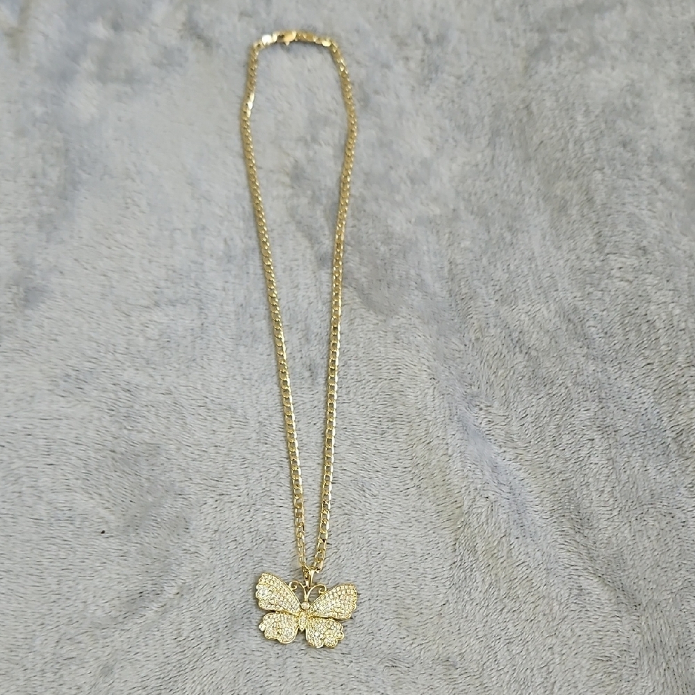 Elegant Gold Butterfly Pendant Necklace